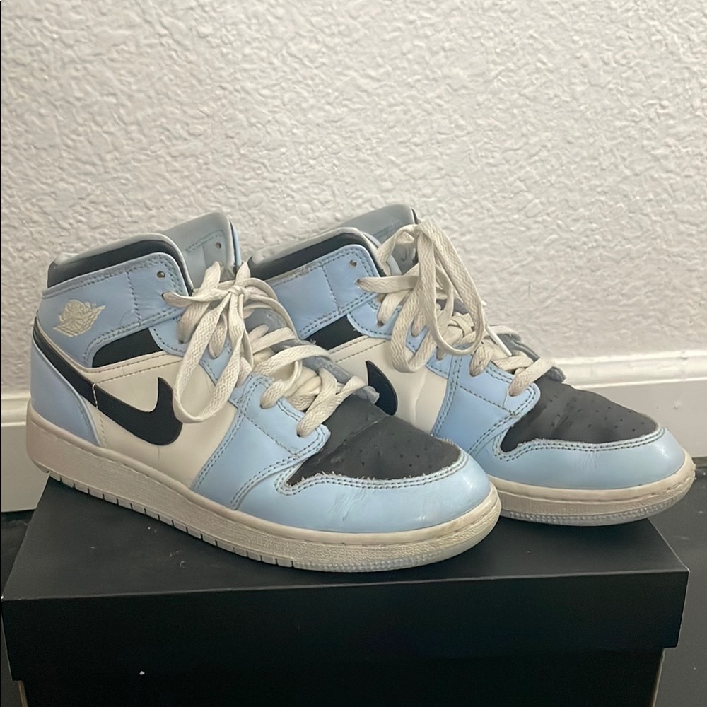 Ice Blue Air Jordan 1’s Mid Women’s